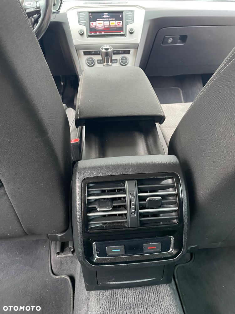 Volkswagen Passat - 8
