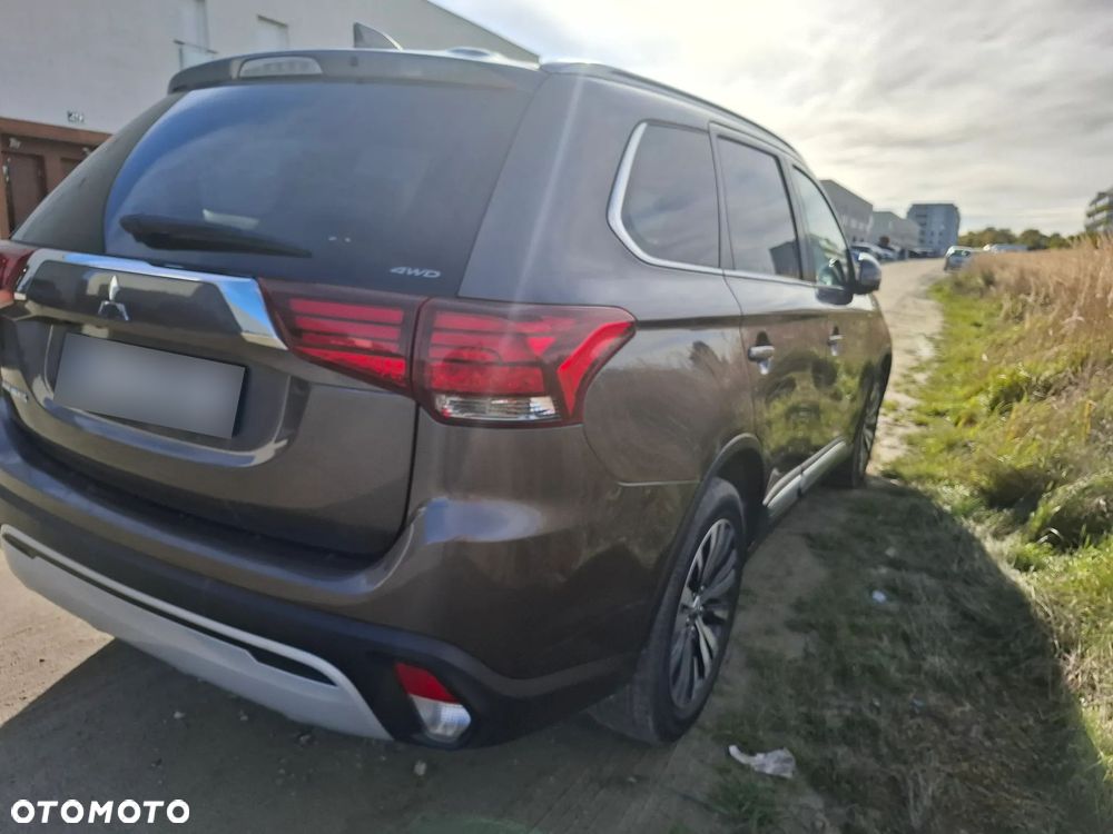 Mitsubishi Outlander 2.0 Intense + SDA 4WD CVT - 14