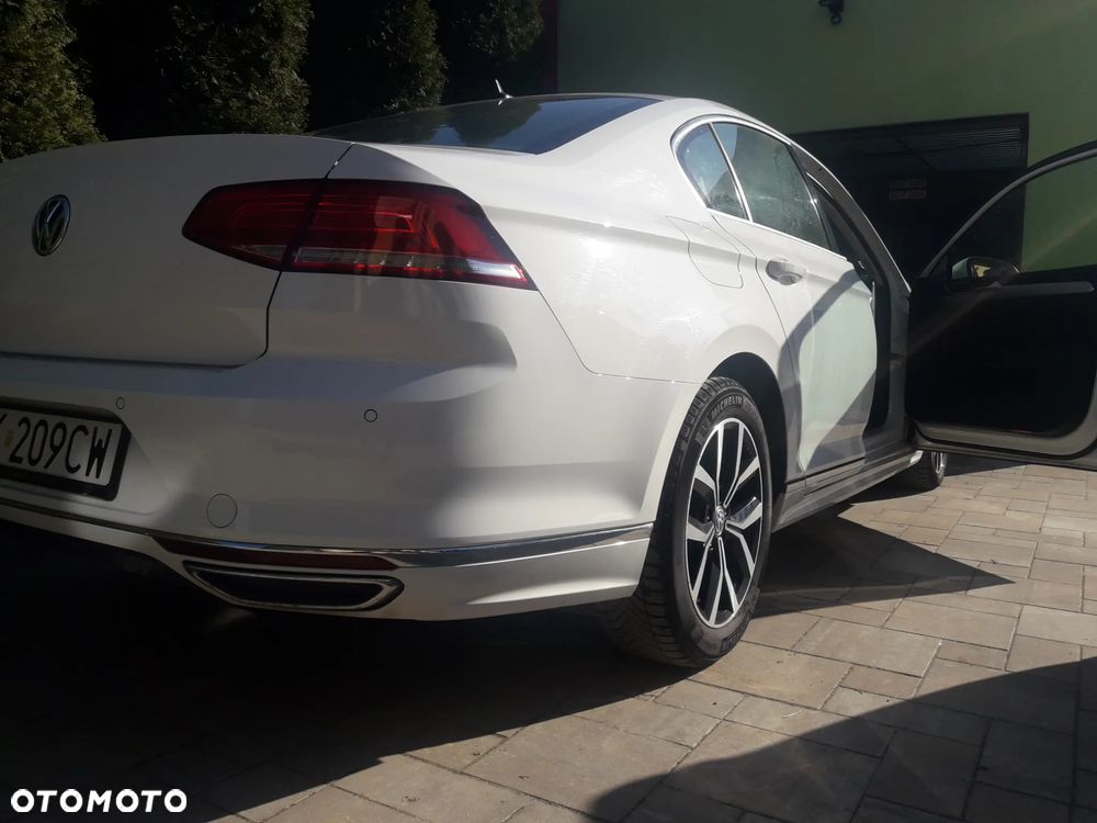 Volkswagen Passat - 4