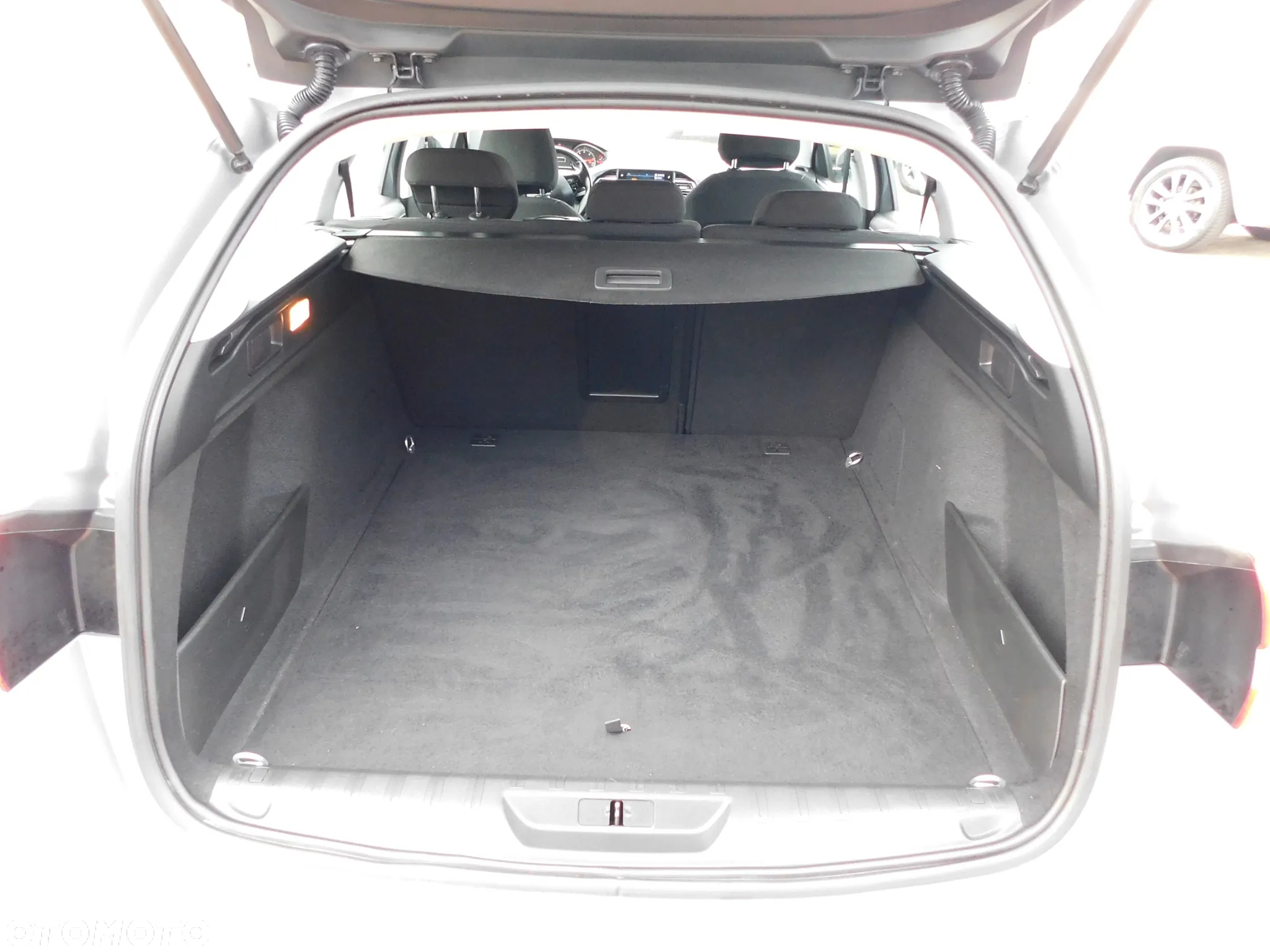 Peugeot 308 SW 1.5 BlueHDi Active S&S - 17