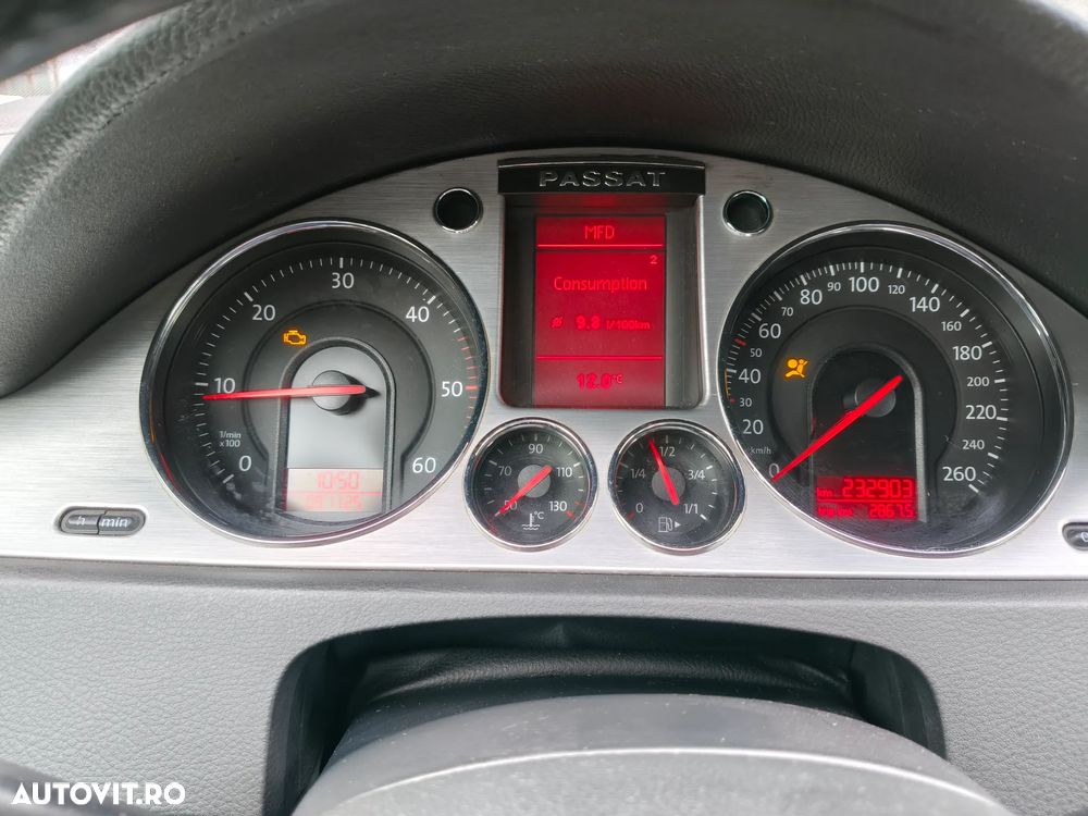 Volkswagen Passat Variant 2.0 TDI Highline DPF 4Motion - 24