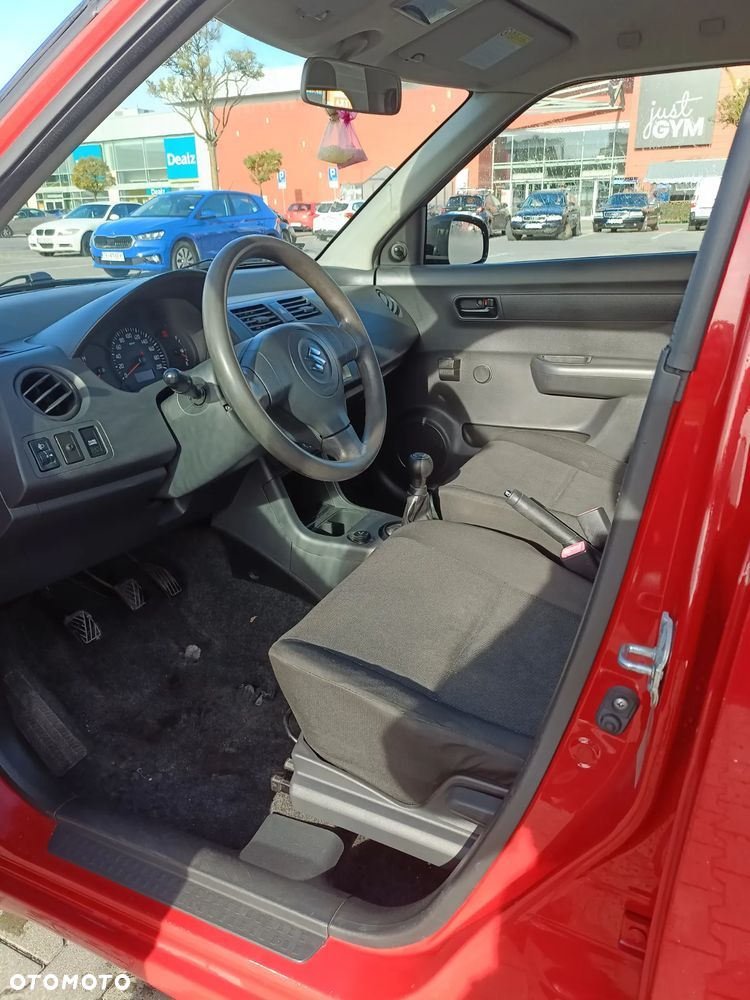 Suzuki Swift 1.3 Club - 9