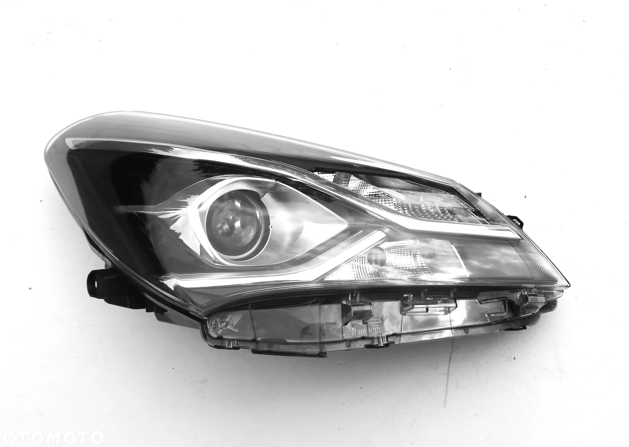 TOYOTA YARIS 3 III Lift. 2017 - 2020 reflektor reflektory L+R ORYGINAŁ OE - 11