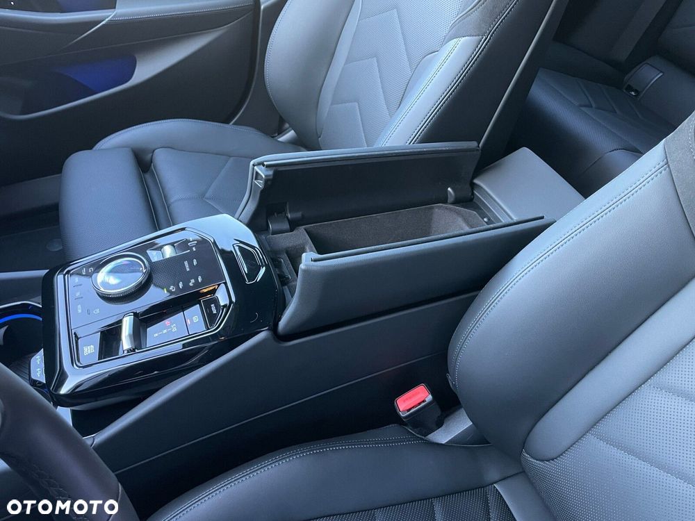BMW Seria 5 520d xDrive mHEV M Sport - 37