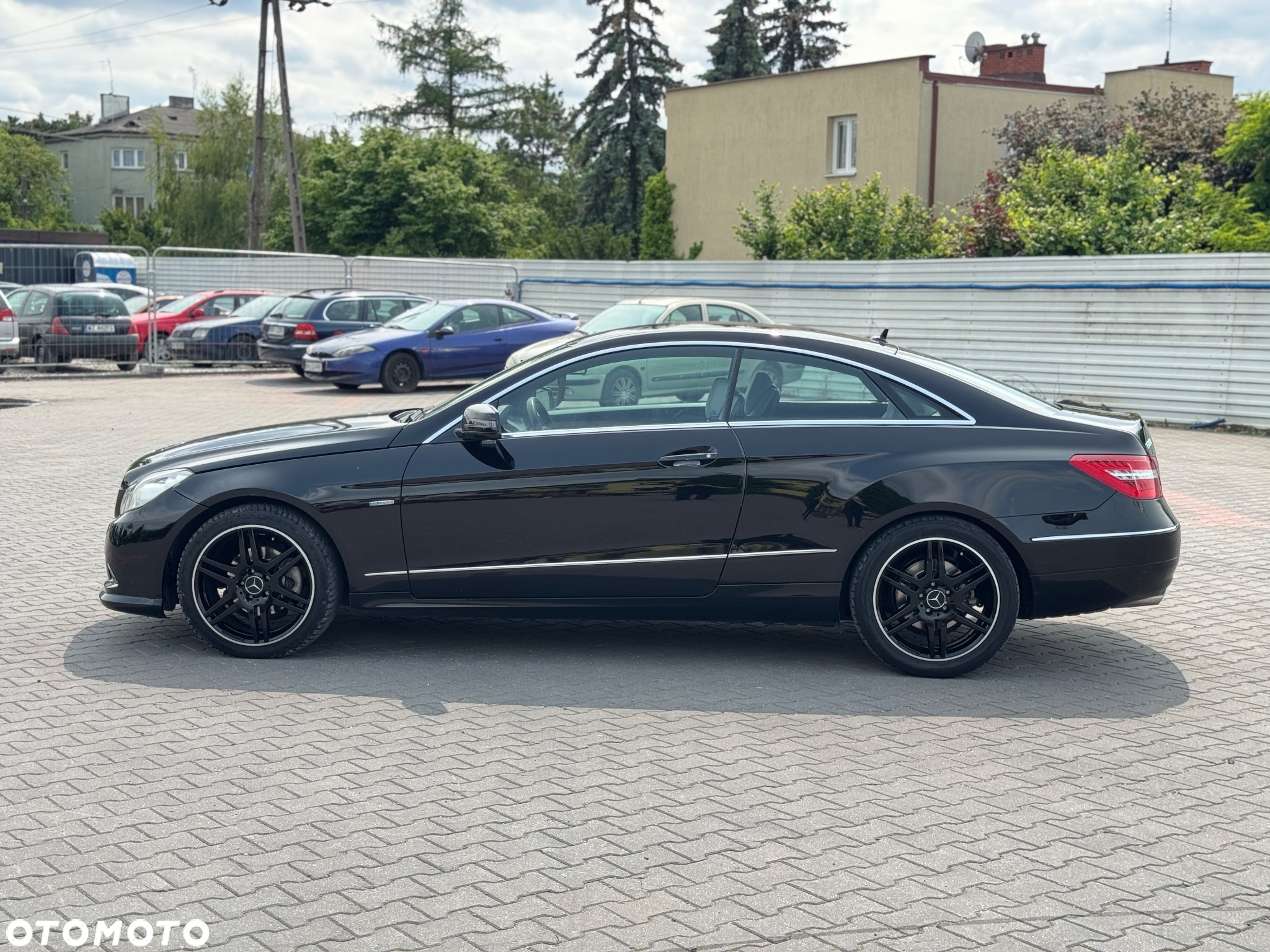 Mercedes-Benz Klasa E 220 CDI DPF Coupe BlueEFFICIENCY Automatik Avantgarde - 4