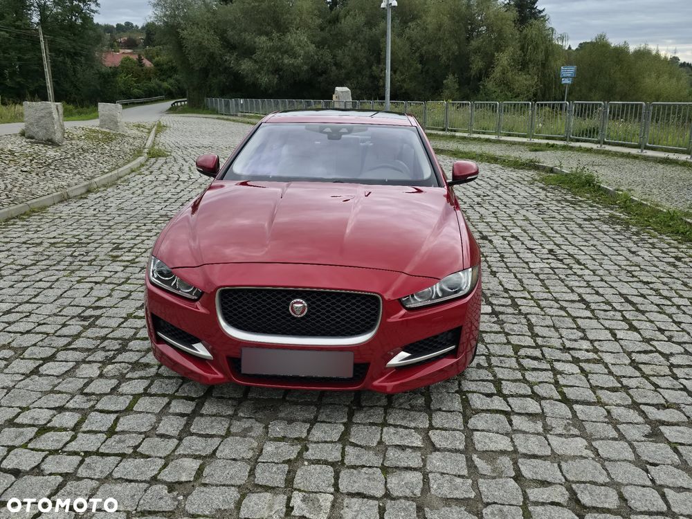 Jaguar XE 2.0 T R-Sport - 1