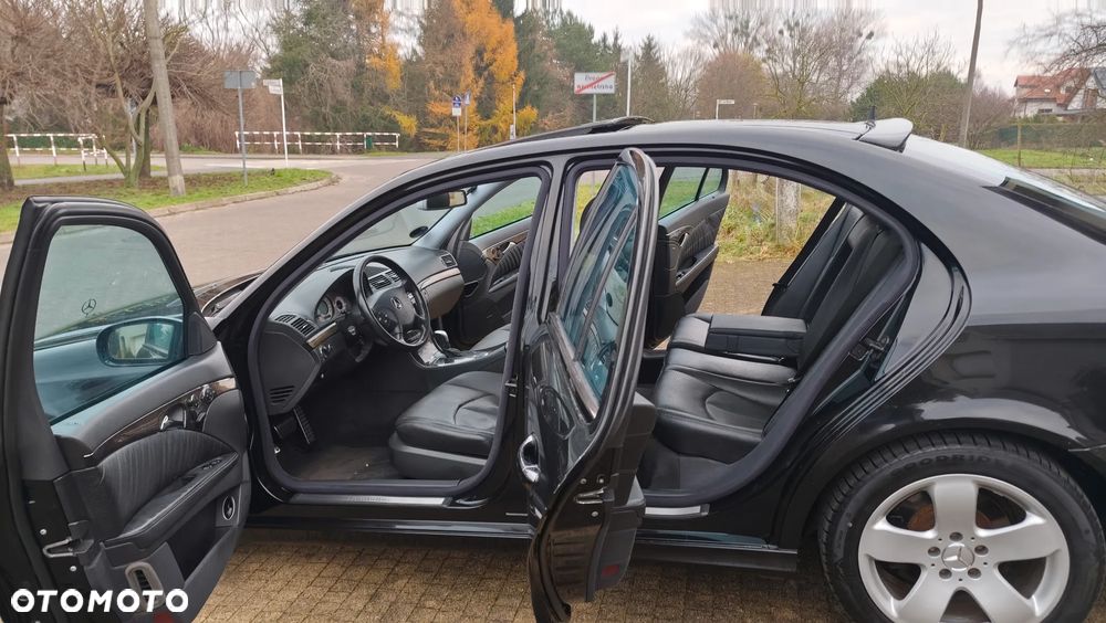 Mercedes-Benz Klasa E 500 4Matic Avantgarde Sport Edition AMG - 36