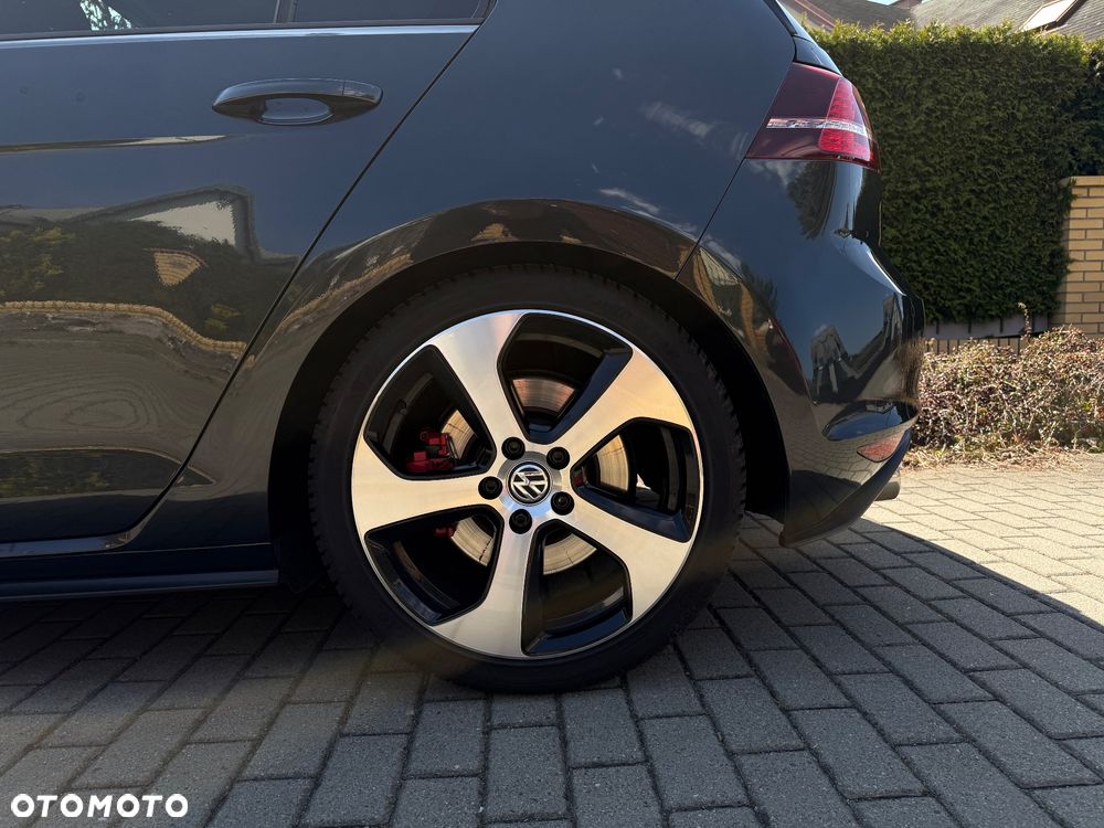 Volkswagen Golf - 30