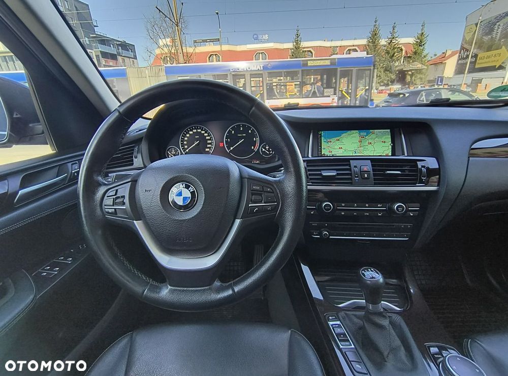 BMW X3 sDrive18d Luxury Line - 11