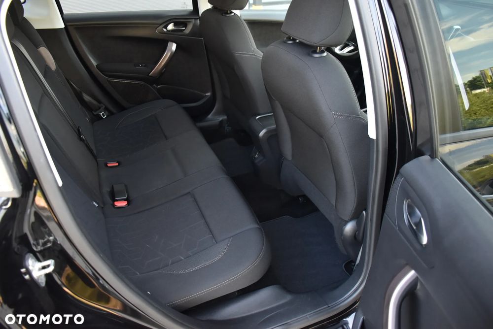 Peugeot 2008 BlueHDi 100 STOP & START Allure - 23