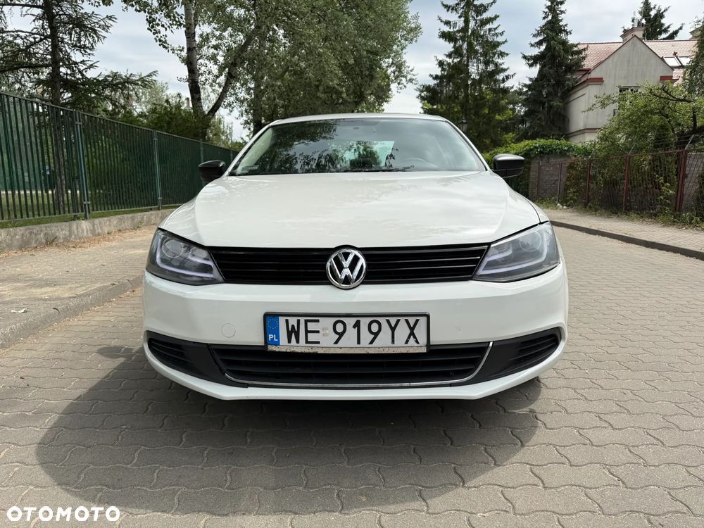 Volkswagen Jetta - 2