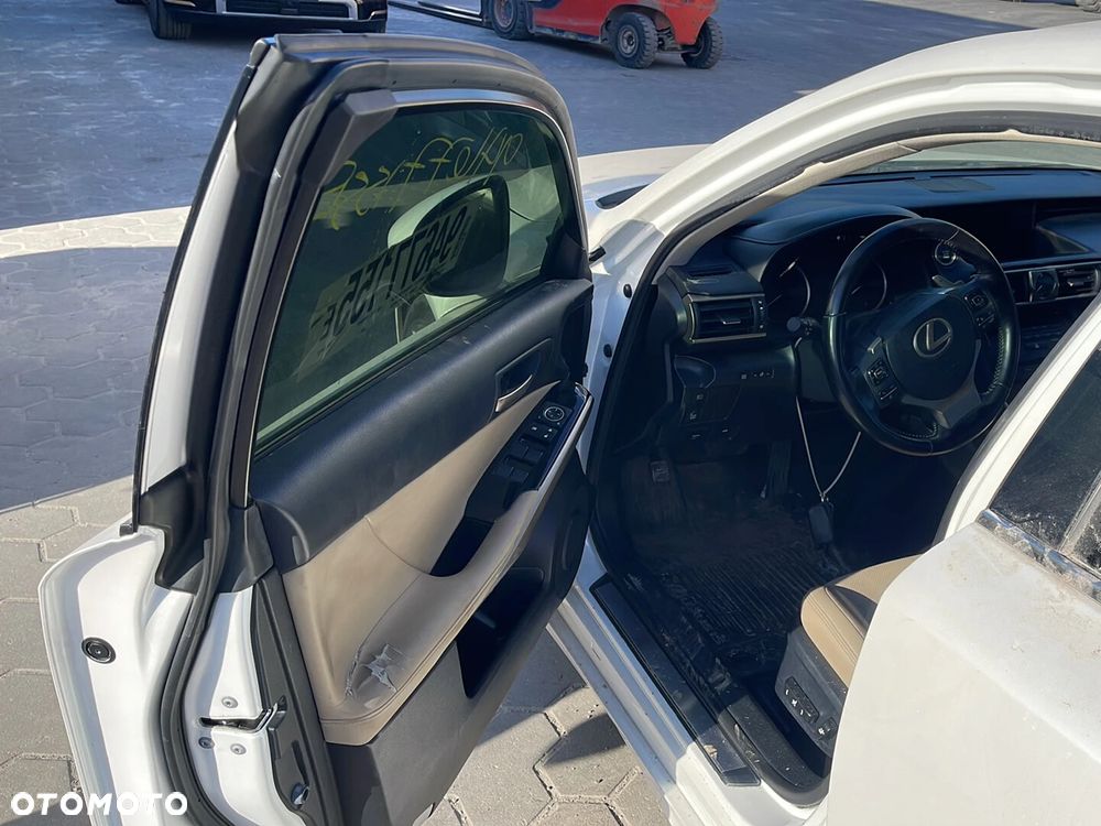 Lexus IS 200t / 300 Prestige - 12