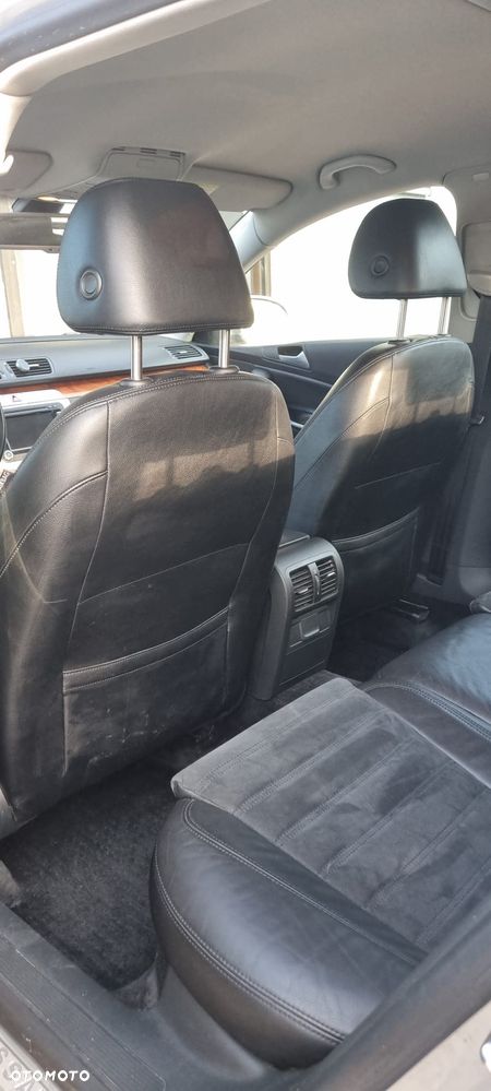 Volkswagen Passat 2.0 TDI DPF Highline - 13