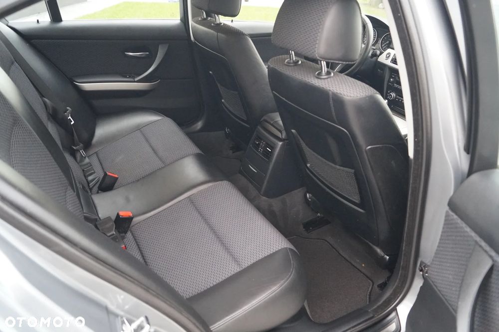 BMW Seria 3 325i - 12