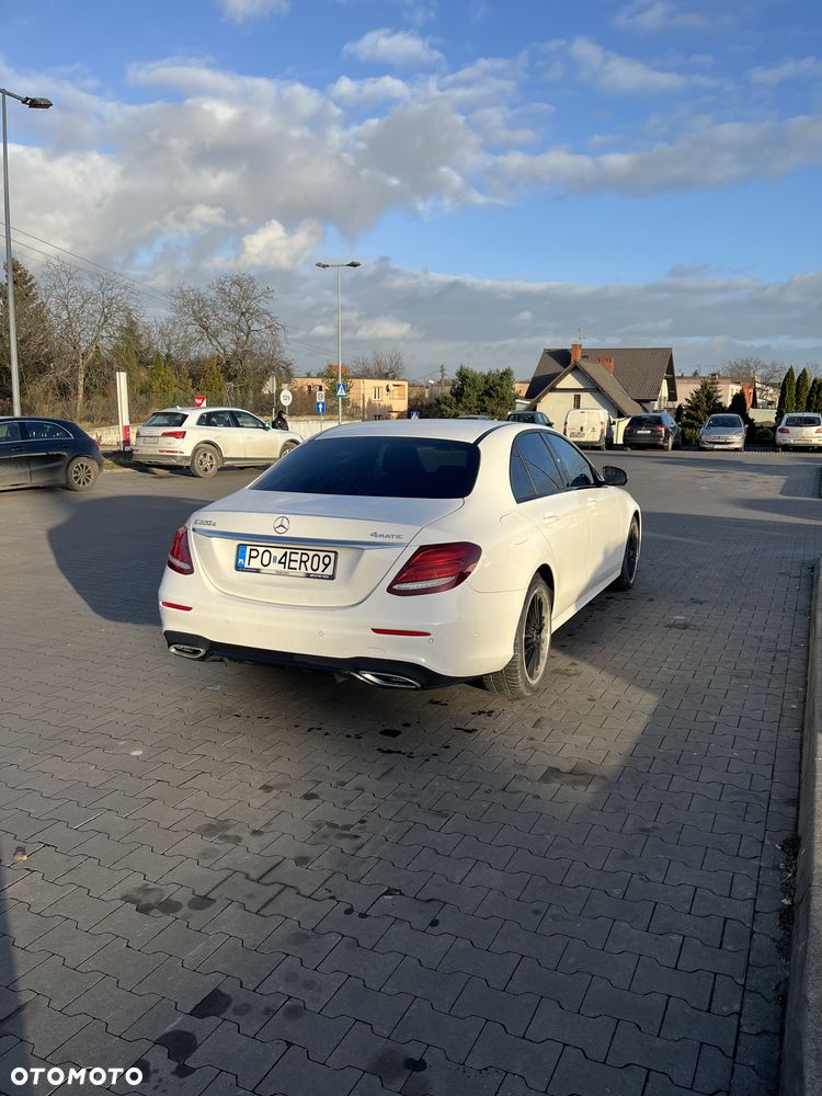 Mercedes-Benz Klasa E 220 d 4-Matic 9G-TRONIC - 4