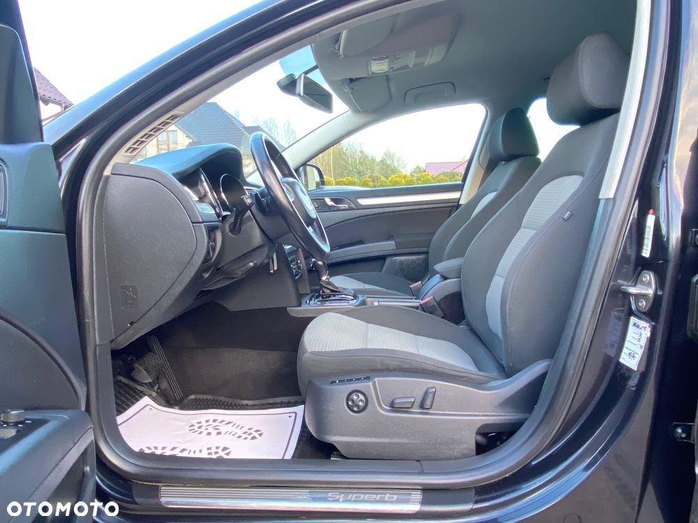 Skoda Superb 2.0 TDI DSG Elegance - 20