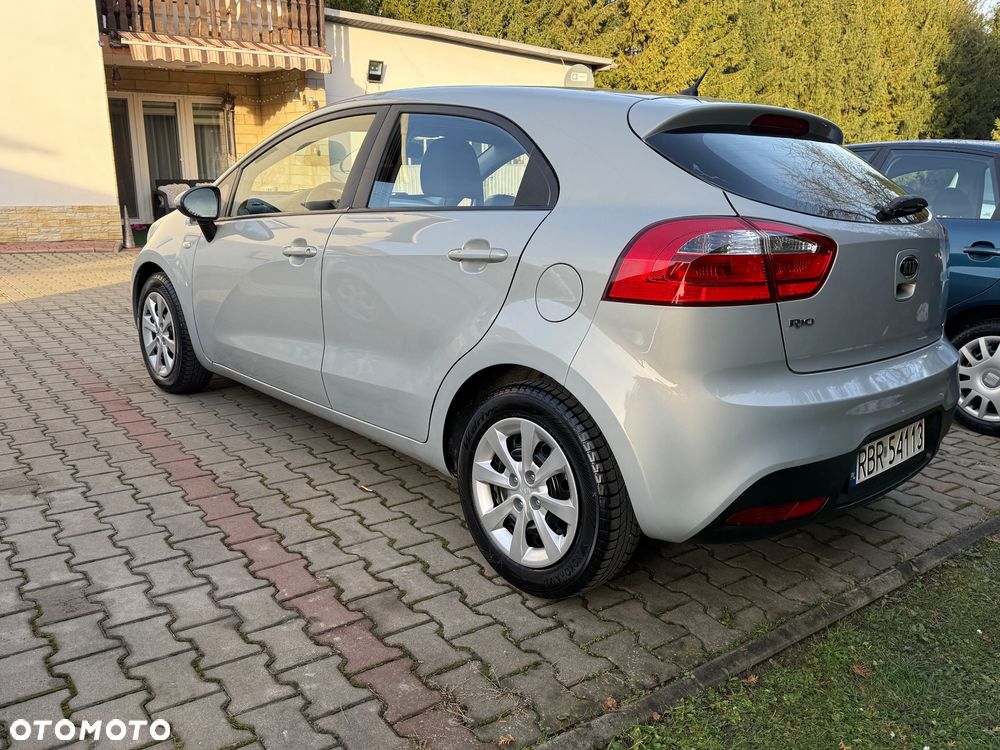Kia Rio - 10