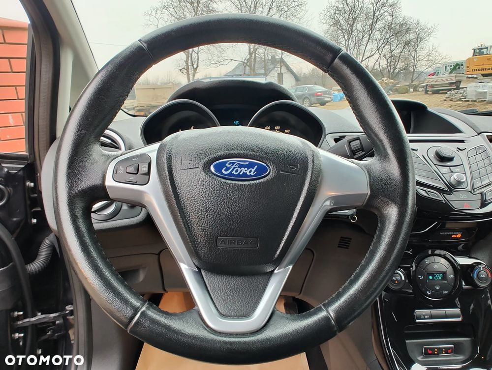 Ford Fiesta 1.0 EcoBoost S&S TITANIUM X - 24