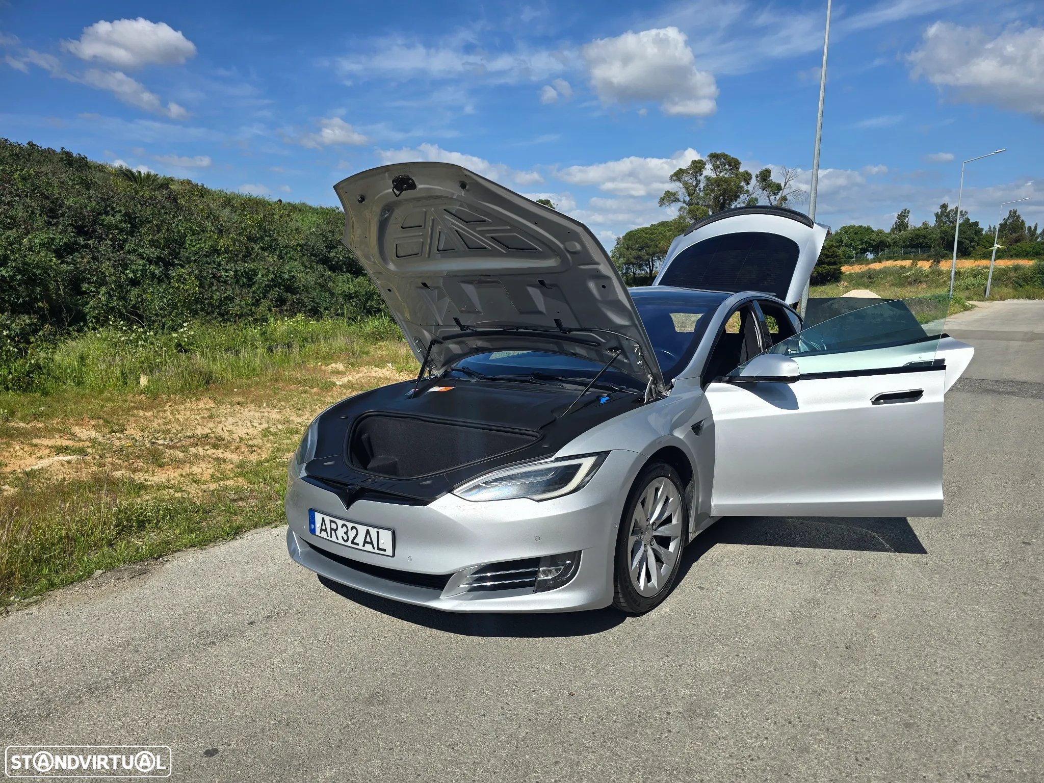 Tesla Model S - 8
