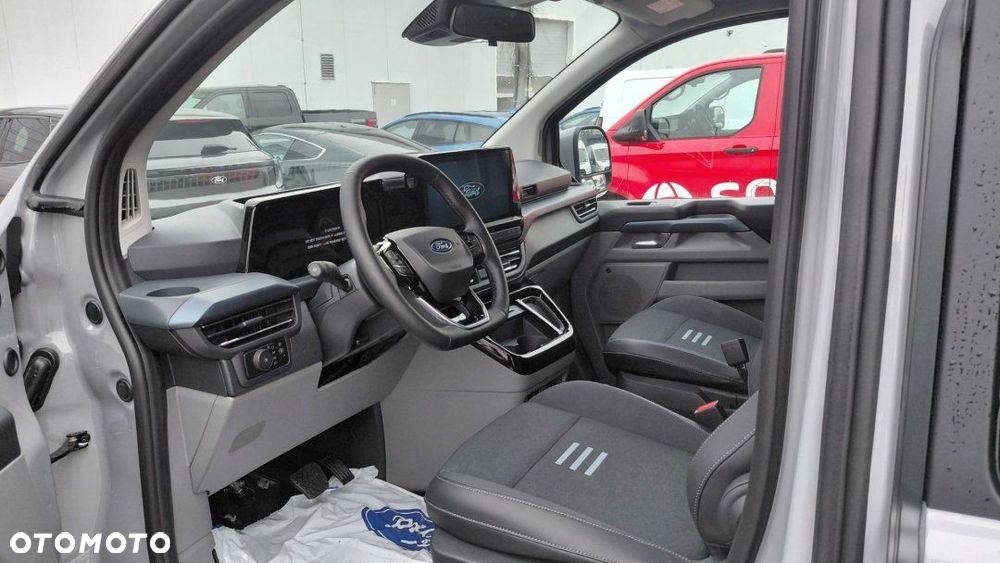 Ford Tourneo Custom - 17
