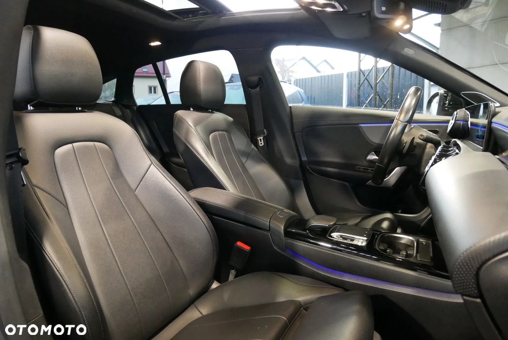 Mercedes-Benz CLA 200 7G-DCT Progressive - 13