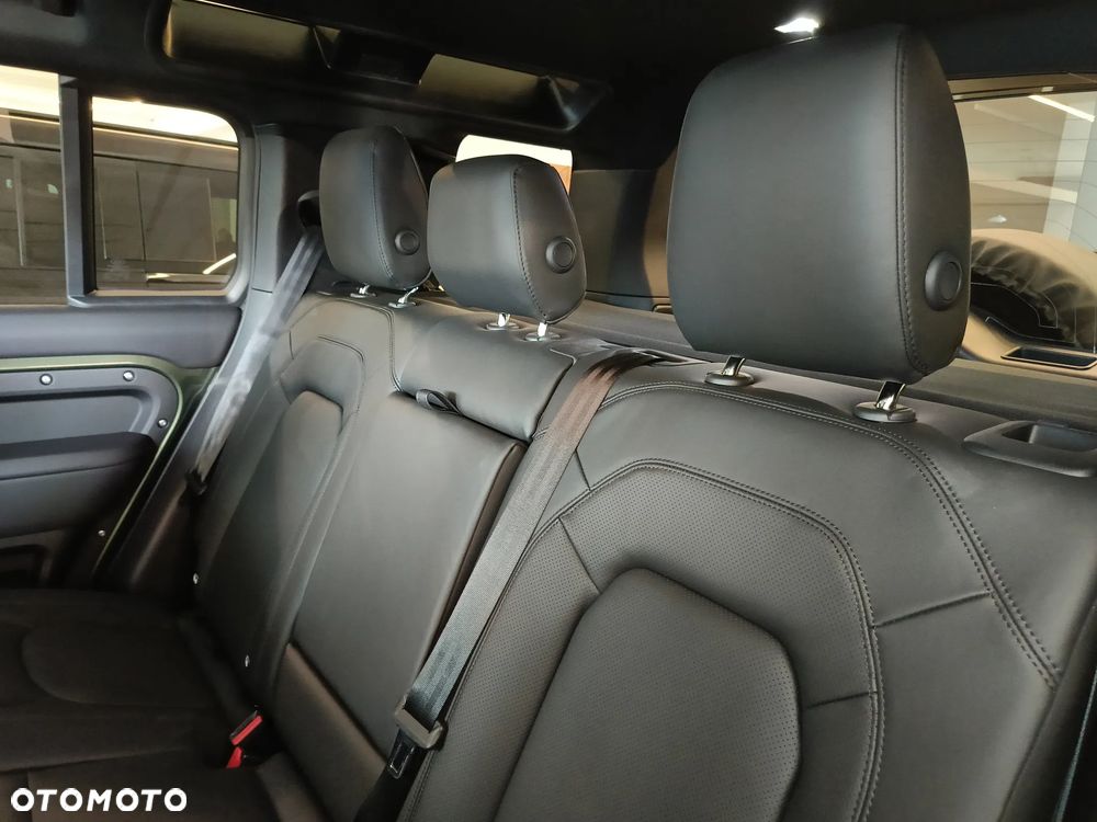 Land Rover Defender - 33