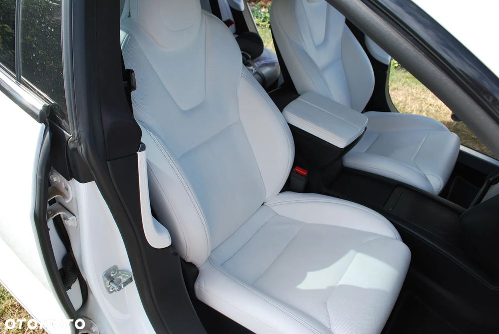Tesla Model S - 28