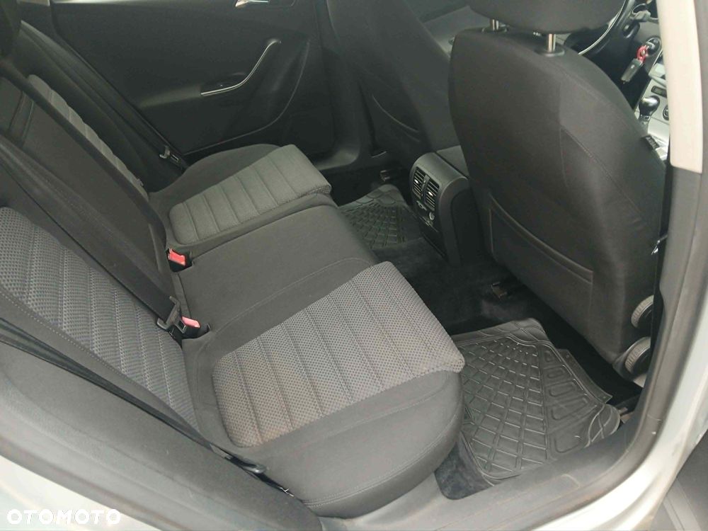 Volkswagen Passat - 8