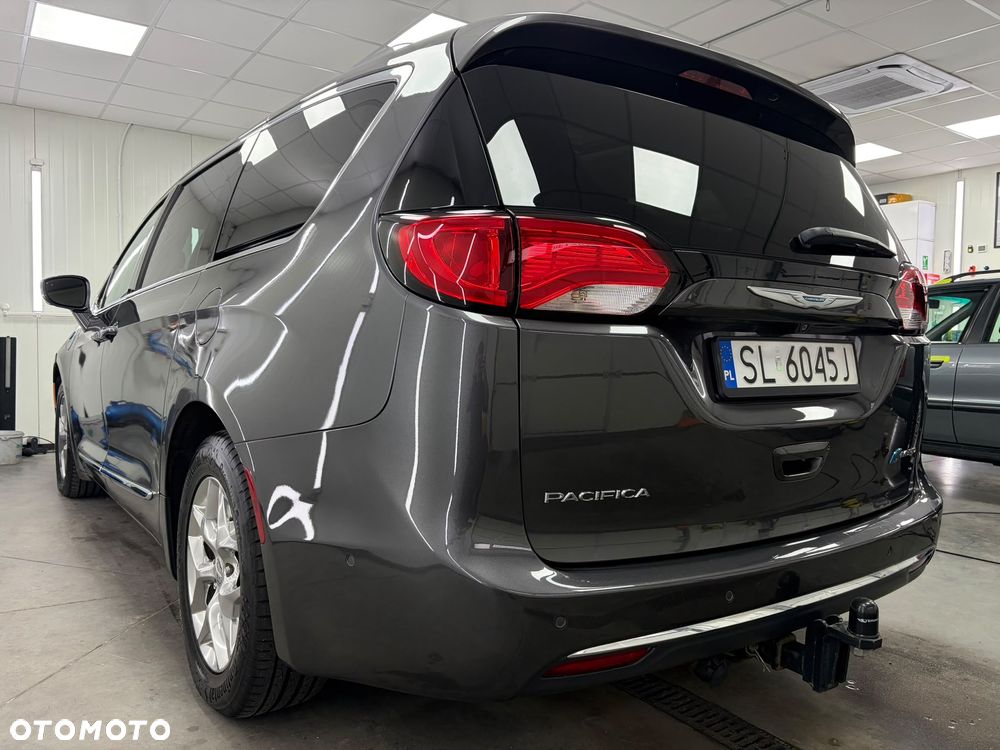 Chrysler Pacifica - 4