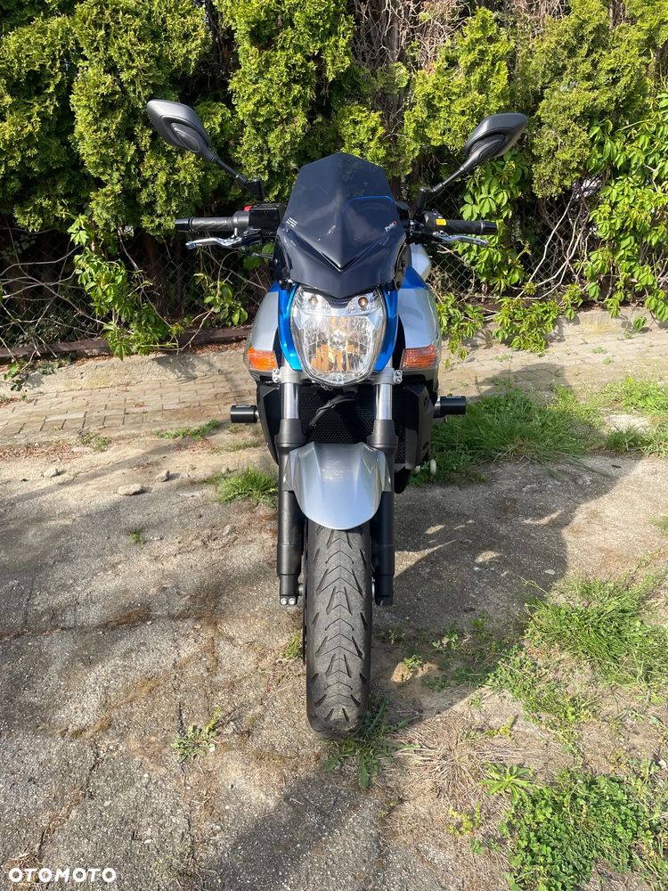 Suzuki GSR - 8