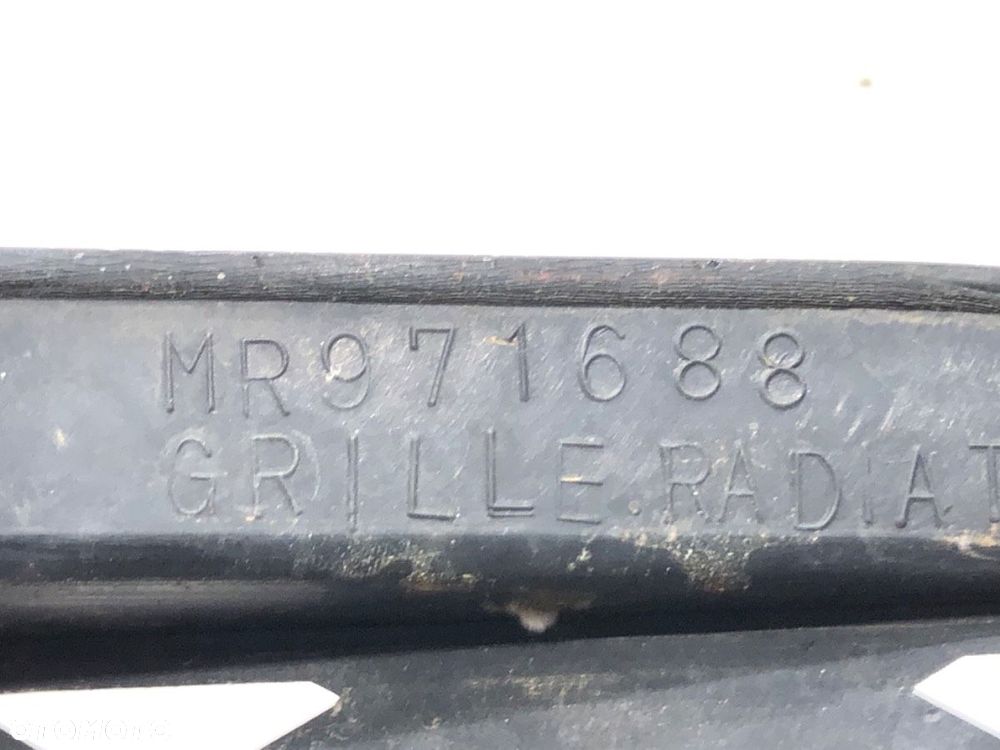 ATRAPA GRILL  MITSUBISHI OUTLANDER I (CU_W) 2001 - 2008 2.4 108 kW [147 KM] benzyna 2002 - 2003 - 4