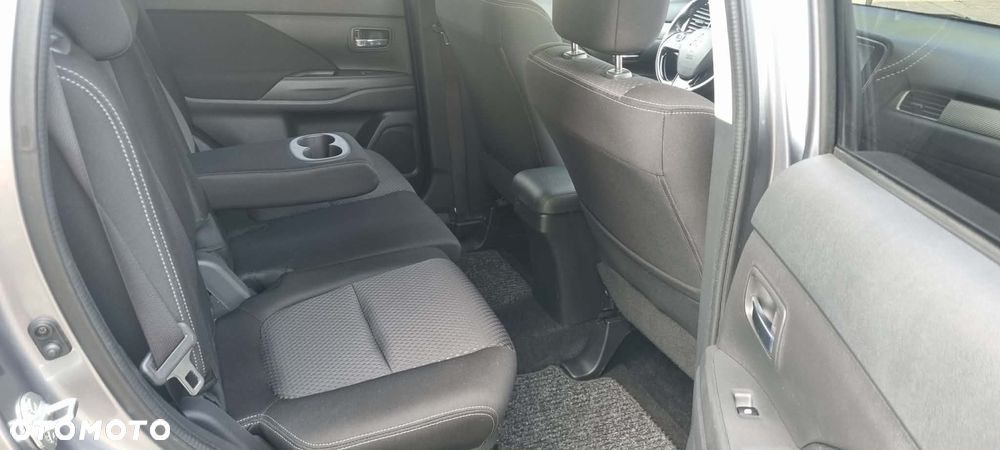 Mitsubishi Outlander - 14