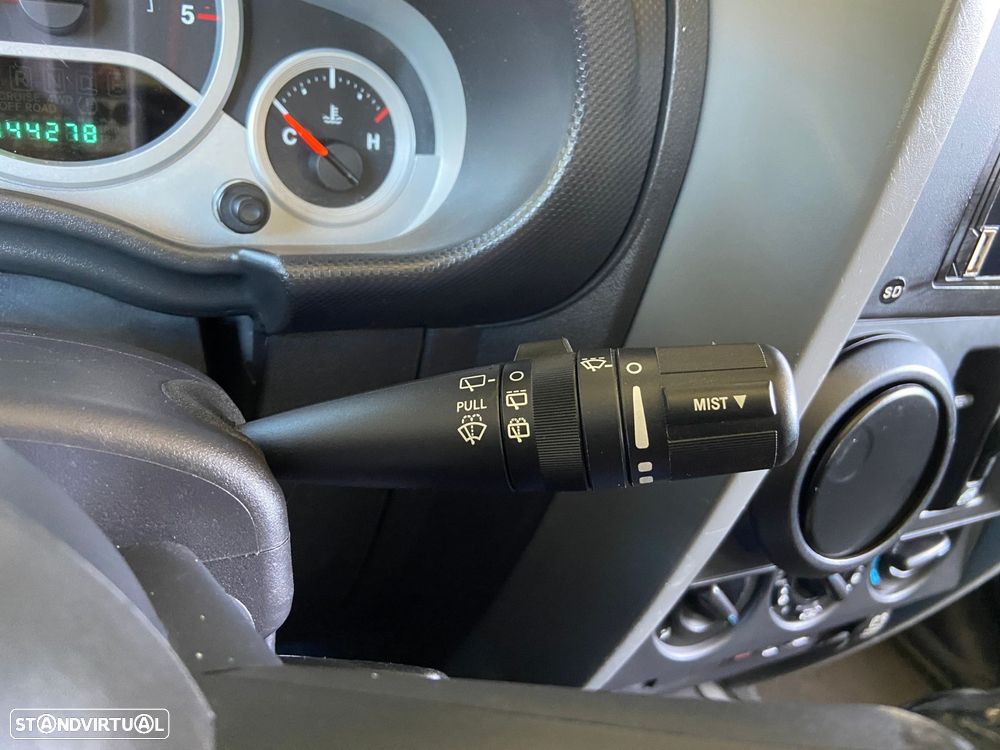 Jeep Wrangler Unlimited 2.8 CRD DPF Auto Sahara - 14