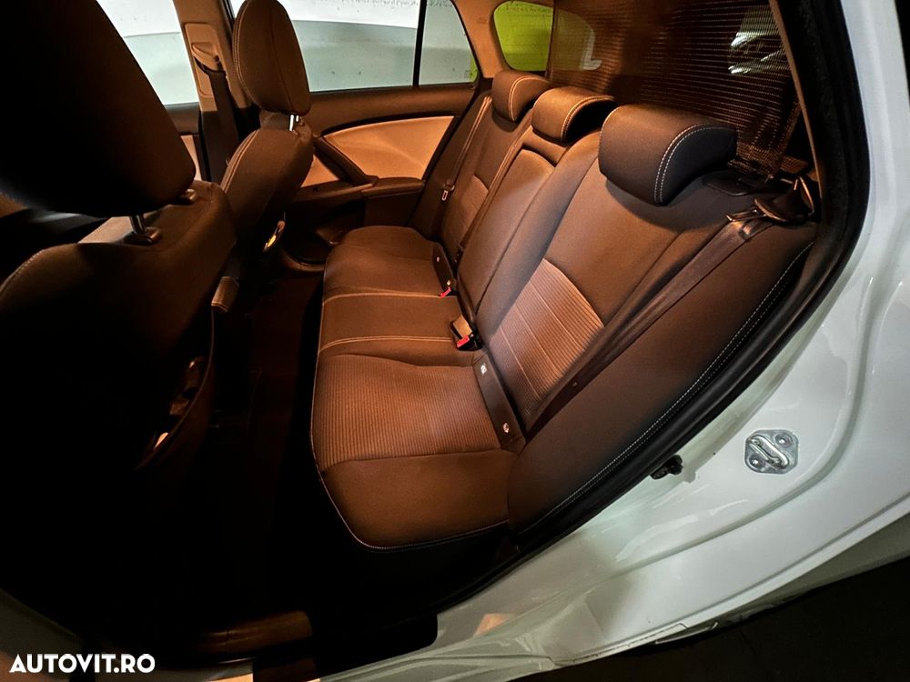 Toyota Avensis 2.0 D-4D Elegance - 8