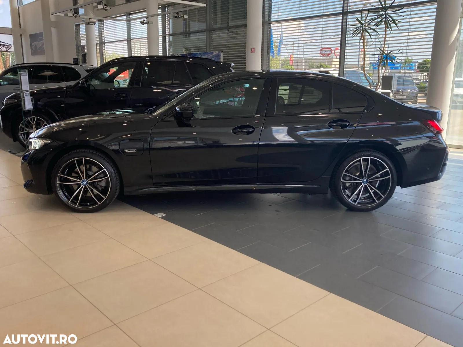 BMW Seria 3 330e xDrive Aut. - 3