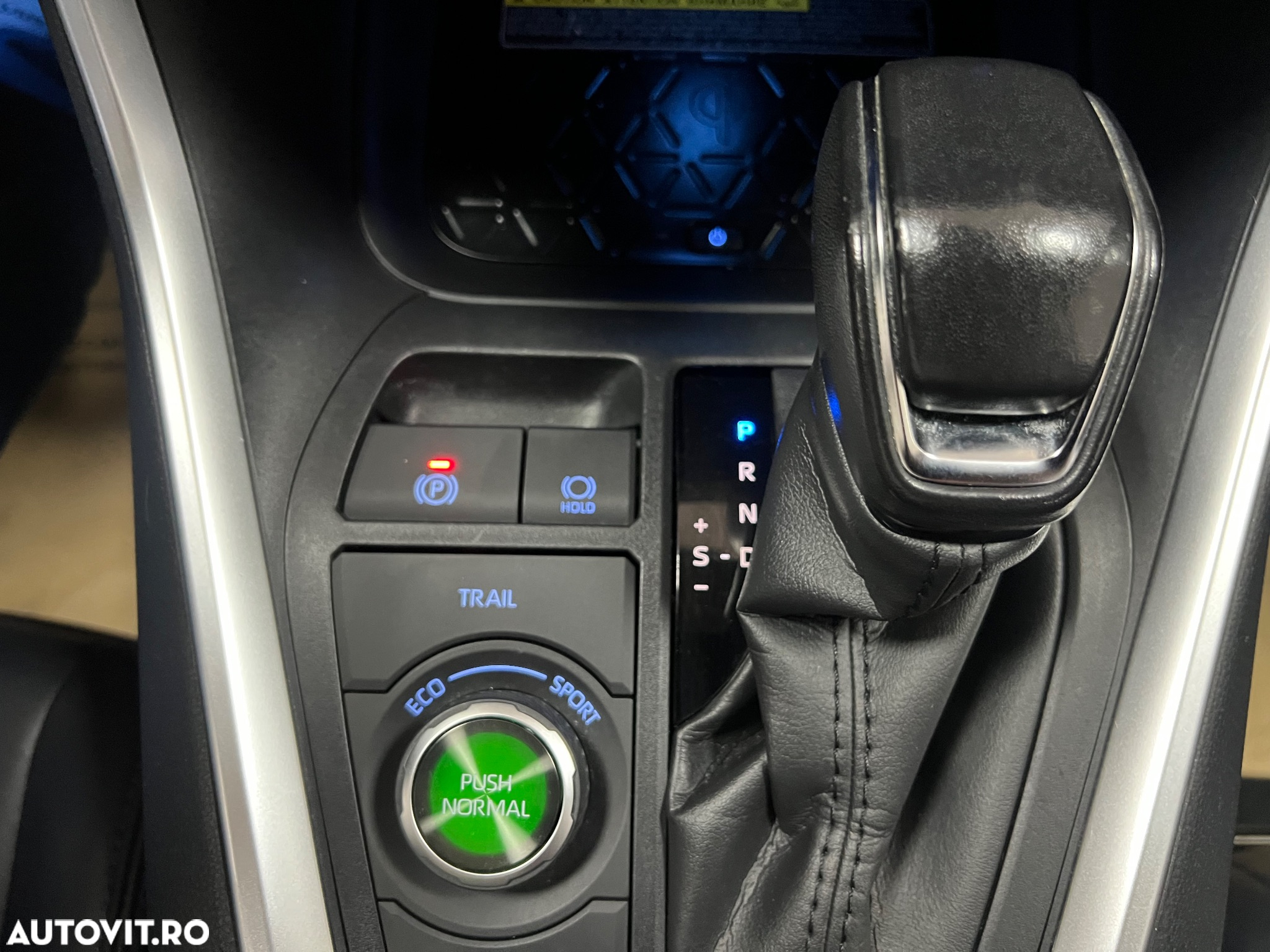 Toyota RAV4 2.5 4x4 Hybrid Lounge - 32