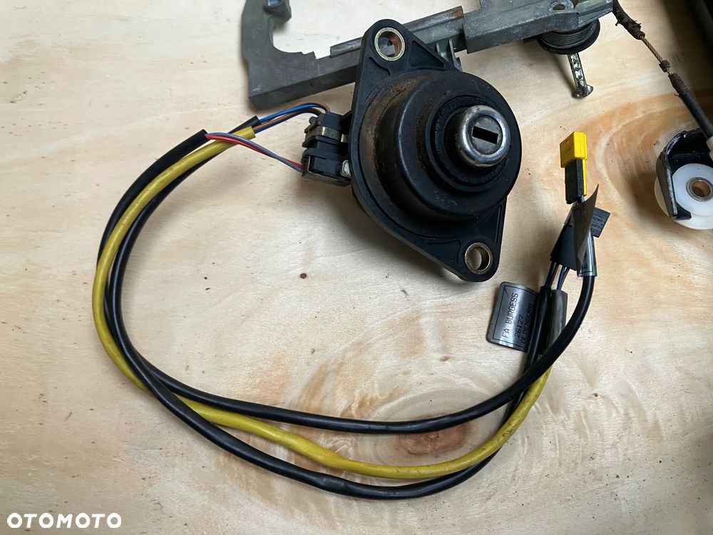 STACYJKA BMW E38 PRZED LIFT WKŁADKI ZAMEK RARYTAS KLUCZYK JAK NOWY !!! ZESTAW ZAMEK PRZYCISK KLAPY 1162655 1162716 8150240 8360401 8360292 8171469 - 3