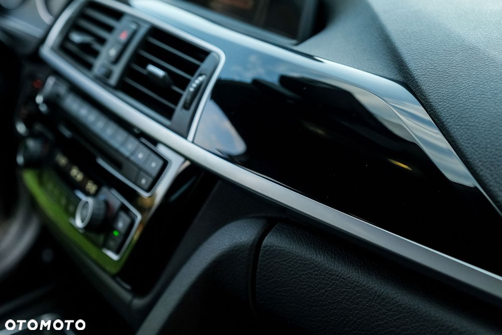 BMW Seria 3 318d Sport Line Shadow - 31