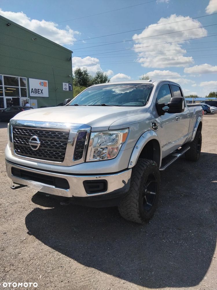 Nissan Titan - 1