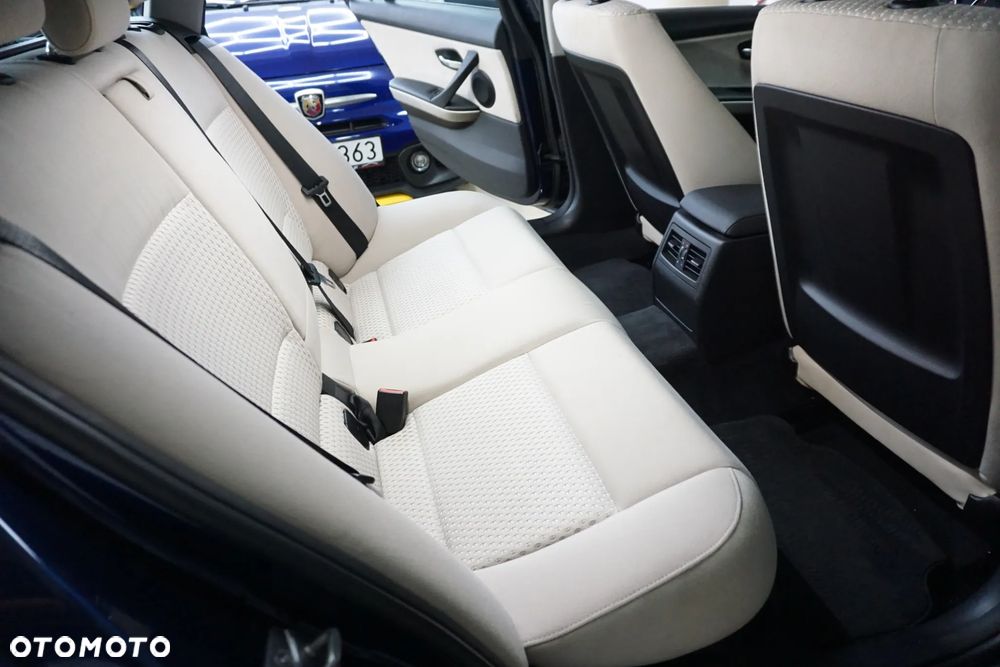 BMW Seria 3 320d xDrive - 25
