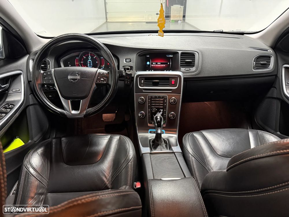 Volvo V60 D6 Plug-In-Hybrid AWD Geartronic Summum - 3