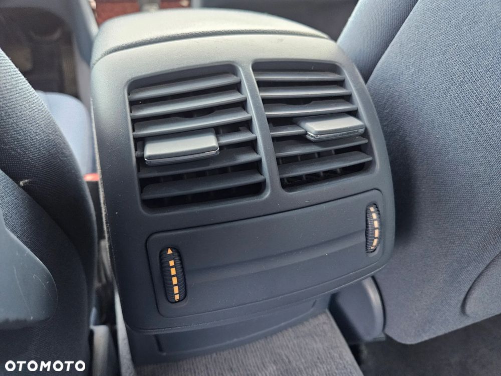 Mercedes-Benz Klasa E 200 Kompressor Automatik Classic - 19