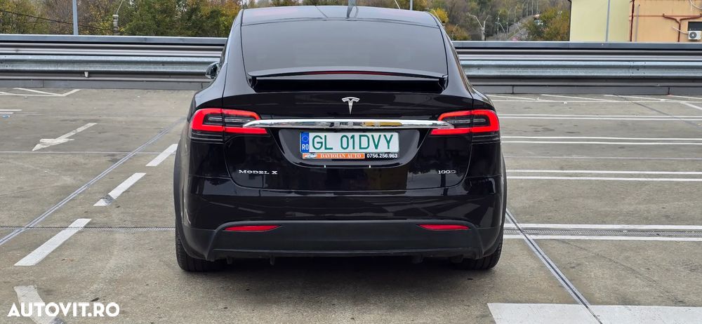 Tesla Model X - 12