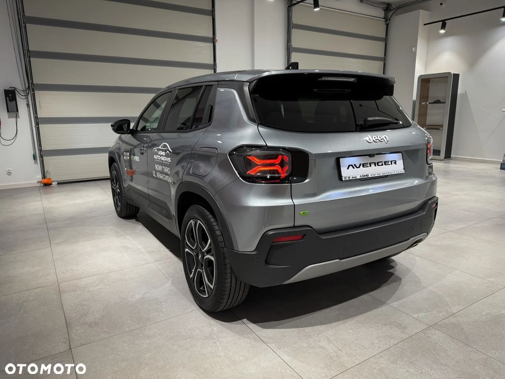 Jeep Avenger 1.2 T3 mHEV Altitude FWD eDCT6 - 9