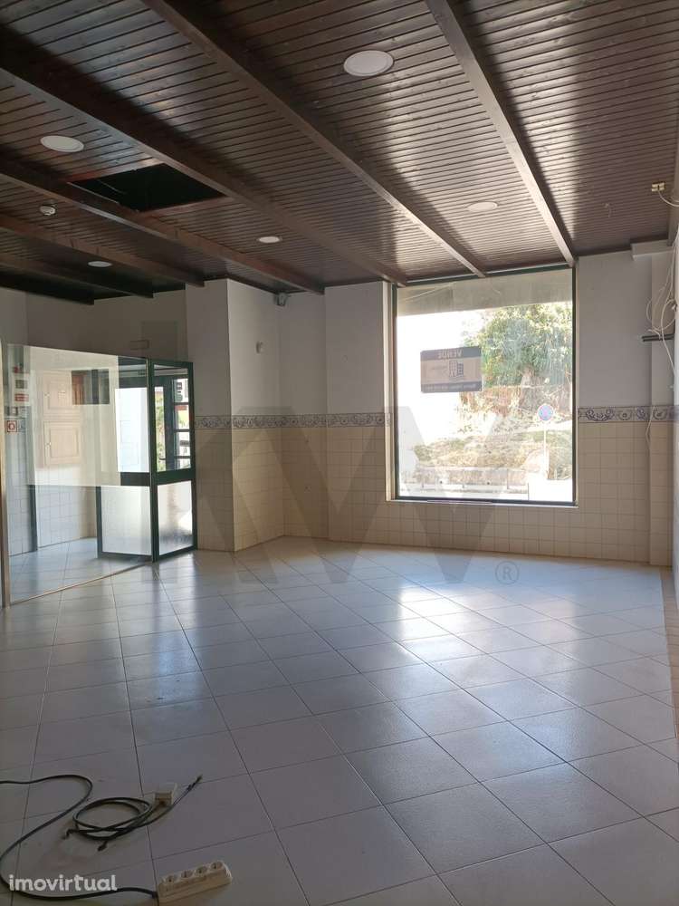 VENDA | ESPAÇO COMERCIAL COM ARRECADAÇÃO – CENTRO DE ALVERCA - Grande imagem: 3/37