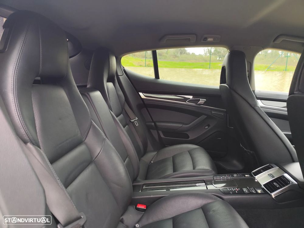 Porsche Panamera Platinum Edition - 12
