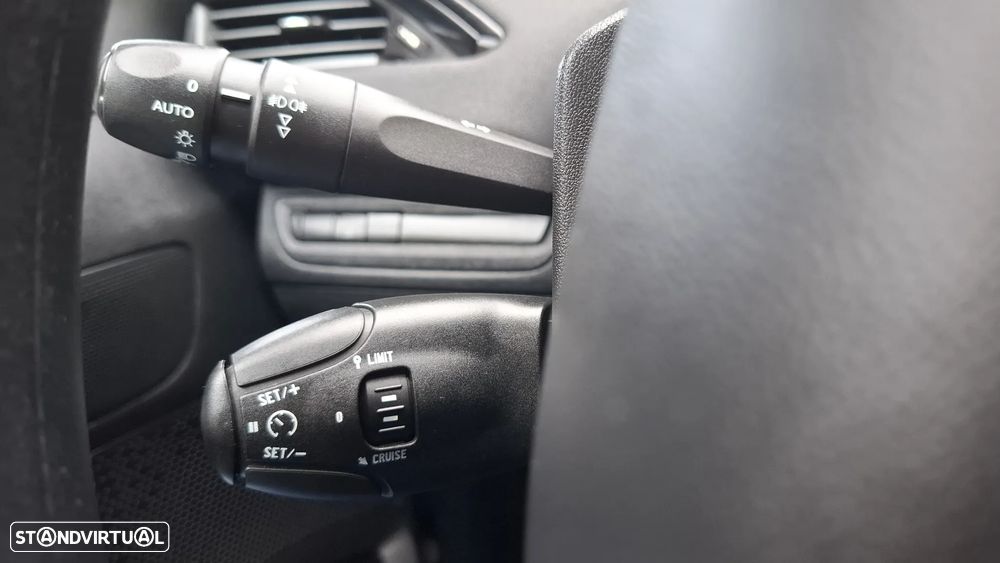 Peugeot 208 1.4 VTi Allure - 41
