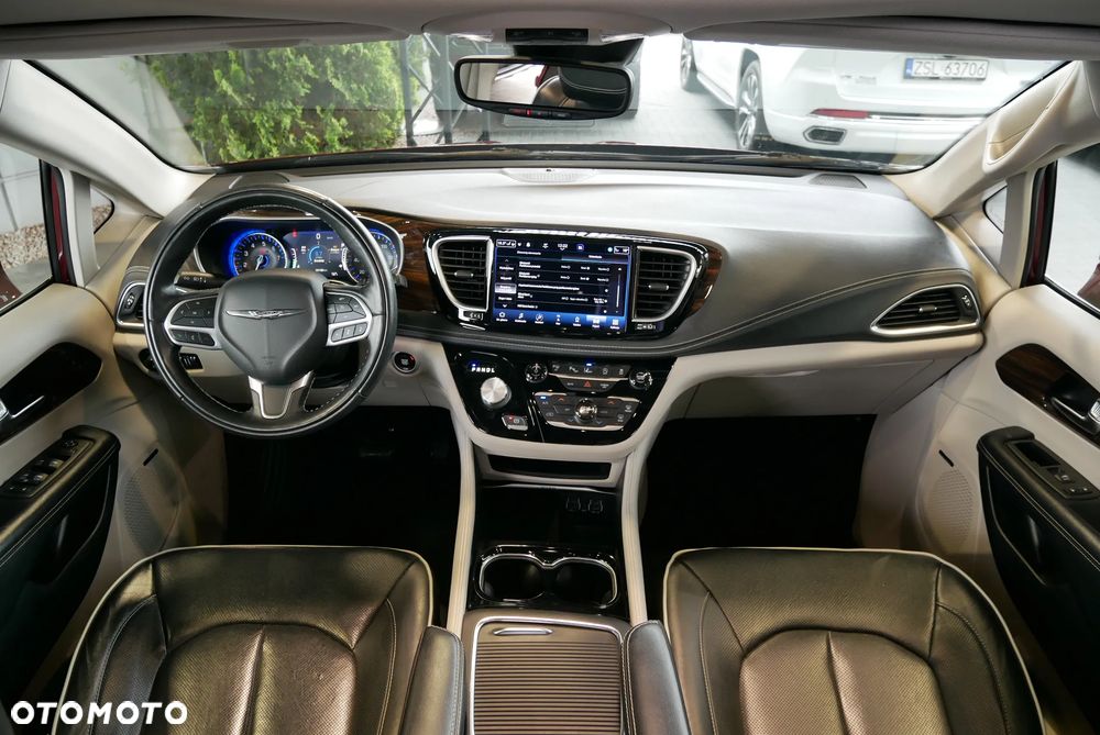 Chrysler Pacifica - 16
