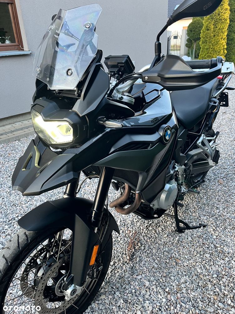 BMW F - 12
