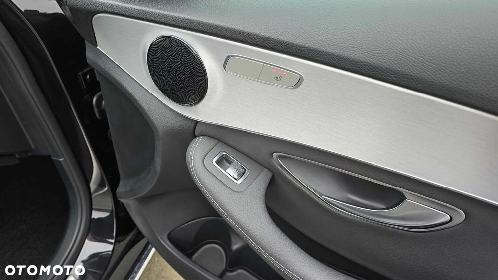 Mercedes-Benz Klasa C 220 d 4Matic T 9G-TRONIC Avantgarde - 27